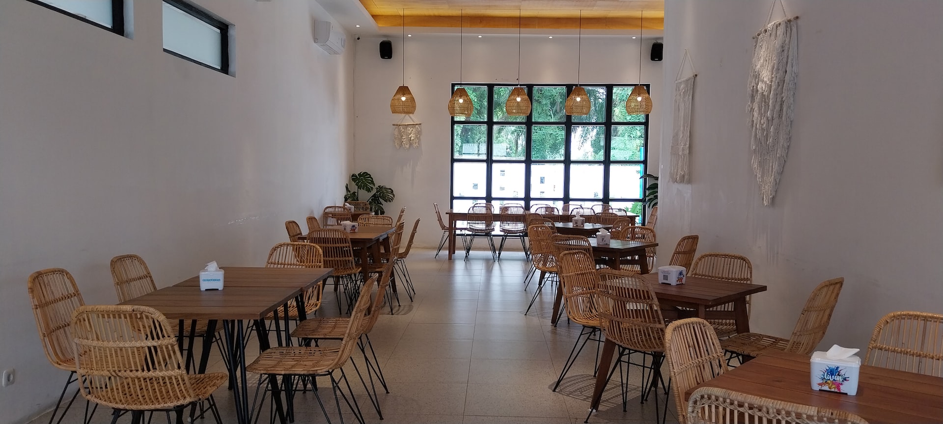 restaurant